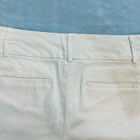 Crown & Ivy White Floral Embroidered Shorts- Women's Size 8 - Picture 6 of 9